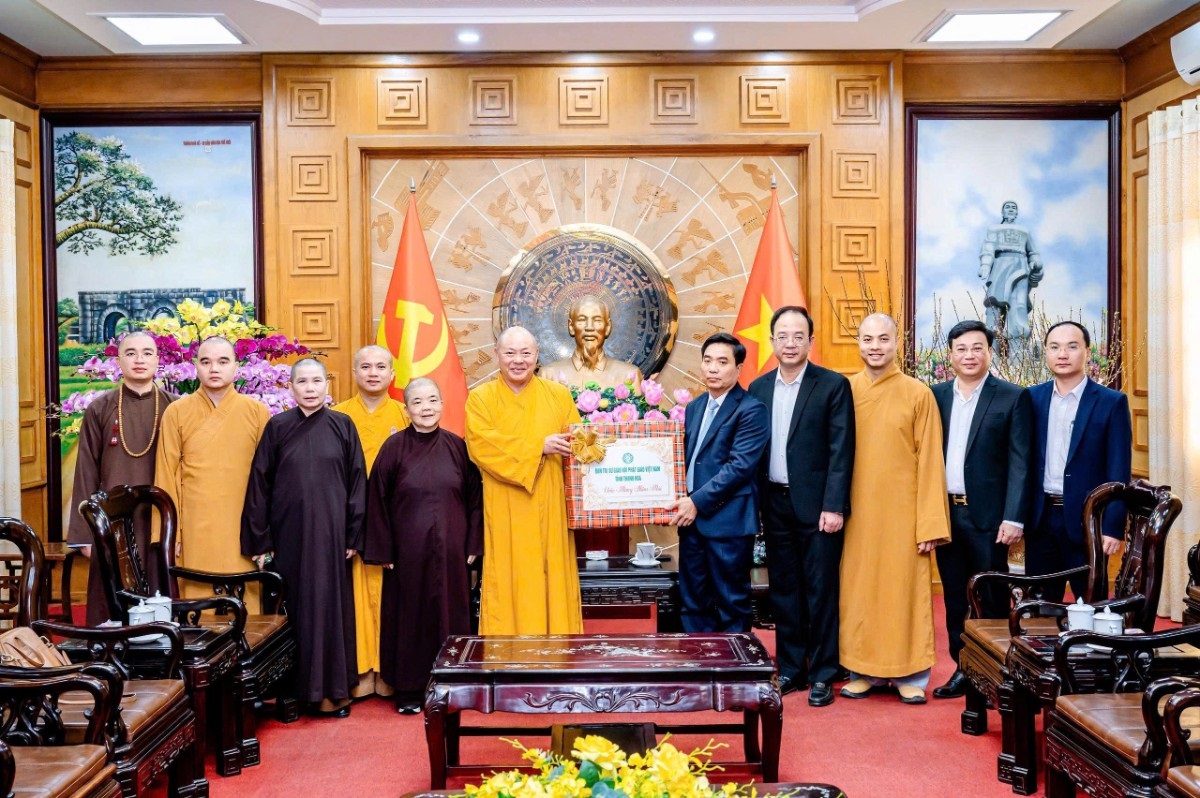 Ban Trị sự Phật giáo tỉnh thăm, chúc Tết lãnh đạo Tỉnh uỷ và các cơ quan ban ngành tỉnh nhân dịp Tết Bính Ngọ