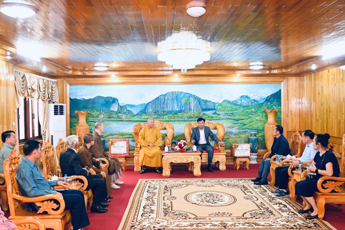 [Video] Ban Trị sự GHPGVN tỉnh Thanh Hoá chúc Tết cổ truyền Bunpimay tại tỉnh Hủa Phăn (Lào)