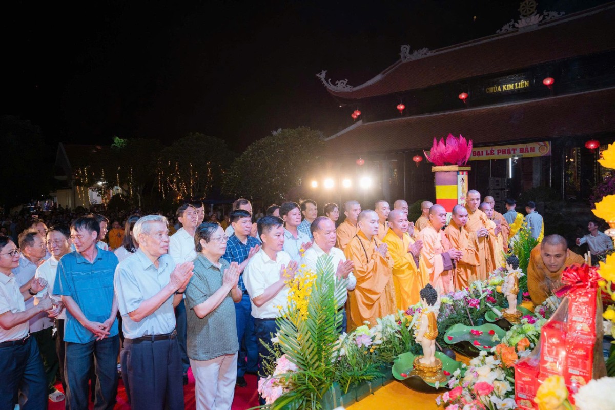 Hàng nghìn người tham dự Đại lễ Phật đản PL. 2570 - DL.2026 tại chùa Kim Liên