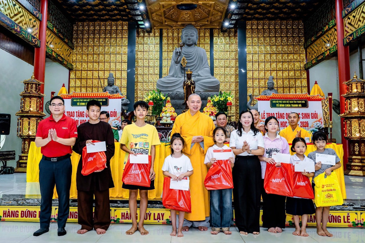 Tổ đình Thanh Hà trao quà khuyến học cho hơn 1.000 học sinh giỏi